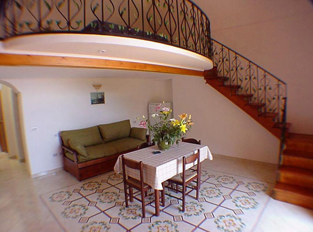 Ludovica Tipo C Apartment Positano Ruang foto